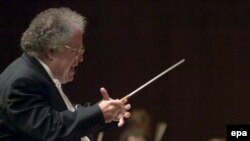 James Levine conducând Orchestra Simfonică din Boston