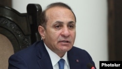 Armenia - Prime Minister Hovik Abrahamian holds a cabinet meeting, Yerevan, 11Feb2016.