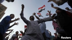 Противники президента Мурси празднуют победу в Египте