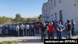 Armenia -- People in Urtsadzor rally to demand the resignation of the village mayor, Rafik Andreasian, September 28, 2018.