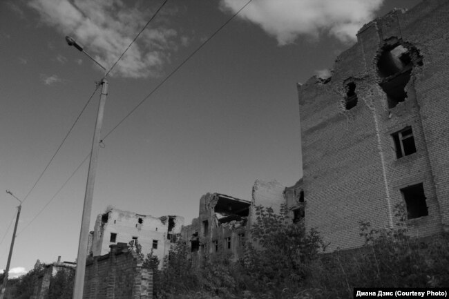 Один из кварталов Славянска, полностью разрушенный войной
