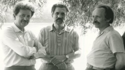 Дисиденти і колишні політв'язні радянського режиму (зліва направо) Михайло Горинь, Левко Лук'яненко, В'ячеслав Чорновіл, 1989 рік 