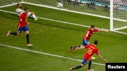 Ֆրանսիա - Իսպանիայի հավաքականը երկրորդ գնդակն է ուղարկում Թուրքիայի թիմի դարպասը, Նիս, 17-ը հունիսի, 2016թ.
