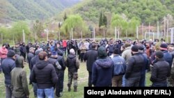 На собрании жители заявили, что не изменили своего мнения