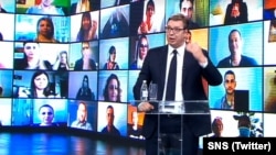 Presidenti serb, Aleksandar Vuçiq gjatë fushatës zgjedhore, të cilën e po e mban online. 