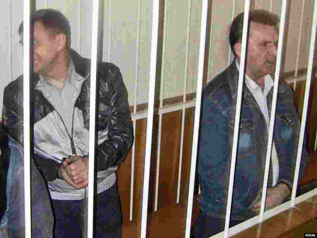 6 траўня, чацьвер - Мікалай Аўтуховіч і Ўладзімер Асіпенка пасьля абвяшчэньня выраку.