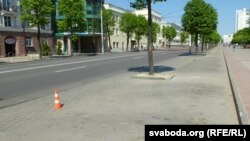 Стаянкі на вуліцы Першамайскай заблякаваныя