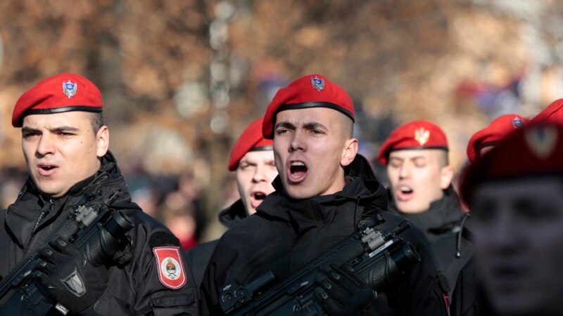 Dodik ponovio: Vojnici u uniformama RS 12.maja 2020.