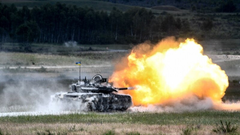 Britania e furnizon me armë Ukrainën që të mbrohet nga Rusia 