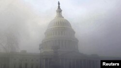 У будівлі Капітолію в Вашингтоні засідають обидві палати Конгресу