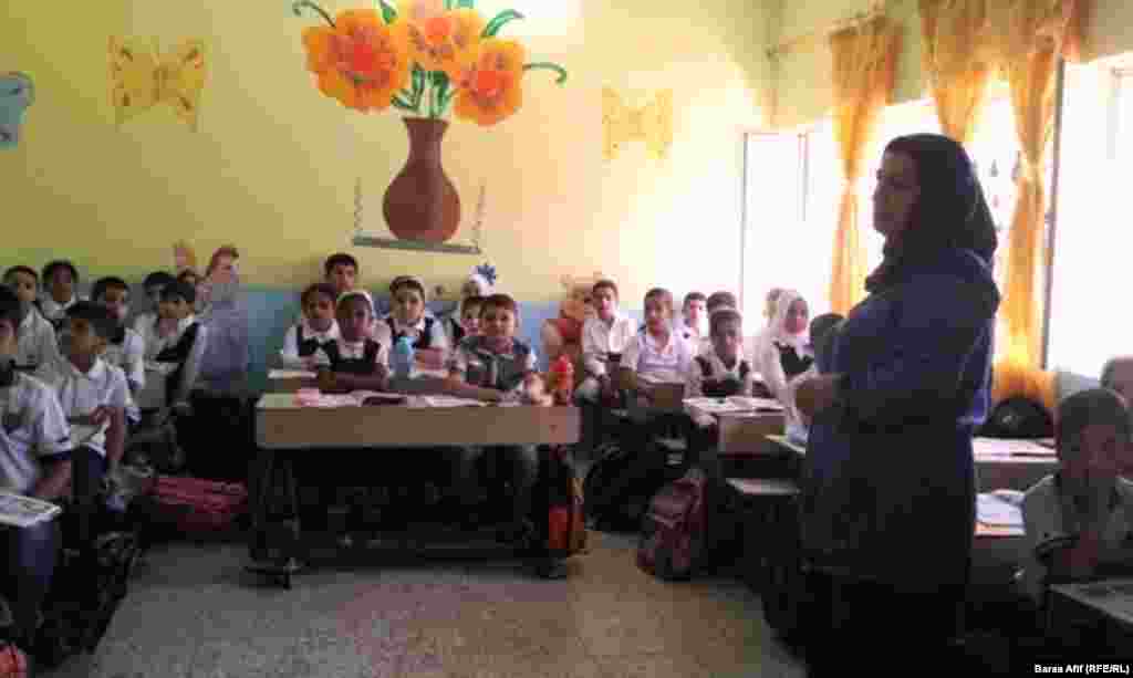 Primary school classes in Baghdad