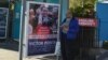  Publicitate electorală cu Victor Ponta într-o staţie de autobuz la Chişinău