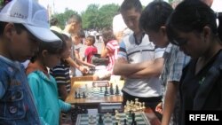 Жаш шахматчылардын Бишкектеги мелдеши, 1-июнь, 2010.