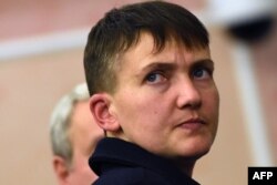 Nadia Savcenko în sala de tribunal din Moscova, 26 oct., 2016