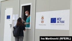 Testiranje ispred Instituta za virusologiju "Torlak" u Beogradu, 19. avgust 