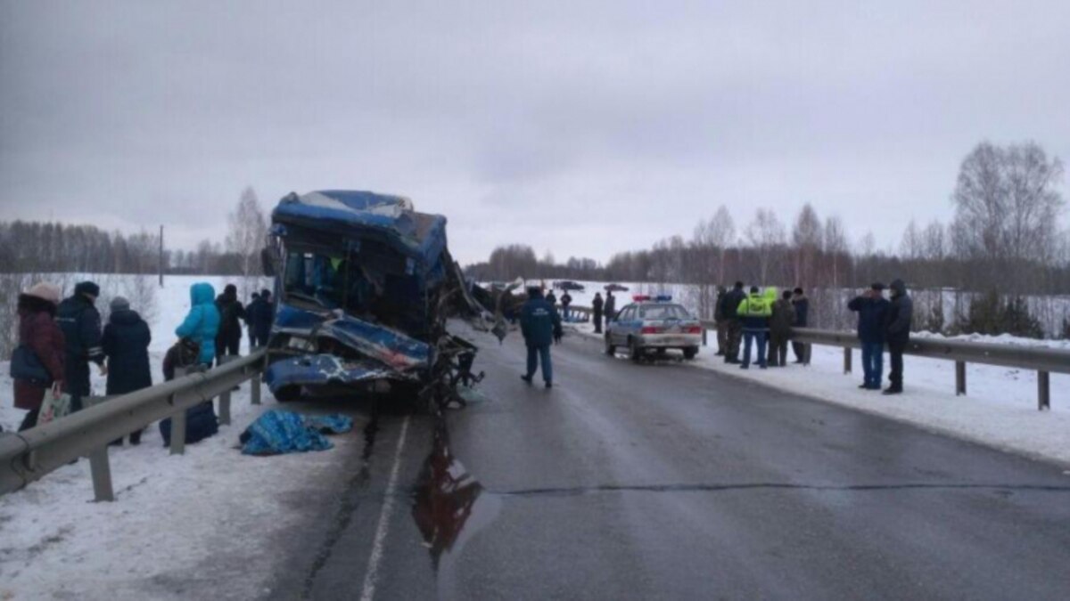 Томская область закрыли. Авария на трассе Томск Колпашево. Авария Томск Кривошеино. Авария в Кривошеинском районе.