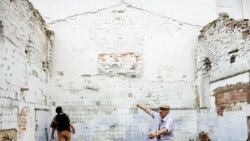 Сайман Каплінскі ў сынагозе падчас свайго прыезду ў Слонім у 2016 гозе