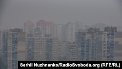 Задимлений через пожежі Київ, 18 квітня 2020