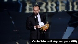آقای فرهادی پیشتر در سال ۲۰۱۲ به عنوان تنها کارگردان ایرانی، جایزه اسکار بهترین فلیم غیر انگلیسی زبان را برای «جدایی نادر از سیمین» دریافت کرده است.