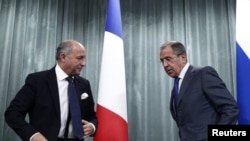 Russian Foreign Minister Sergei Lavrov (right) and his French counterpart Laurent Fabius at a news conference in Moscow on September 17