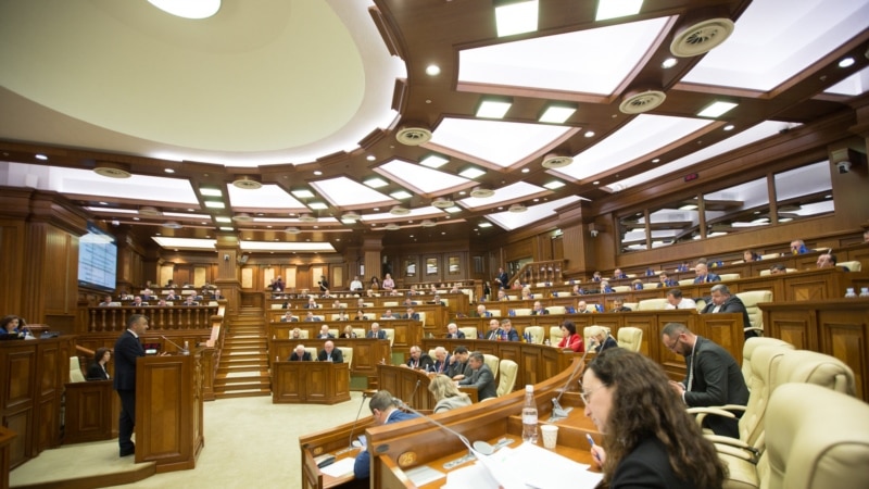 Coaliția de guvernare PSRM-PD a pierdut majoritatea parlamentară