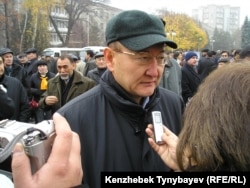 Former Kazakh Ambassador to Russia Altynbek Sarsenbaiuly, pictured attending Nurqadilov's funeral in November 2005, was found shot dead along with two associates near Almaty three months later.