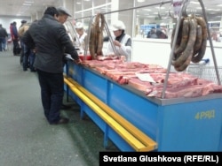 Мясной рынок. Астана, 7 ноября 2013 года.