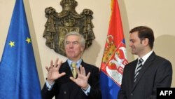 Pregovarač Srbije Borko Stefanović i medijator u dijalogu sa Kosovom Robert Cooper u Beogradu, oktobar 2011