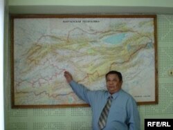 Географ илимпоз, профессор Саламат Аламанов - кыйла жылдарын Кыргызстандын чекарасын тактоого арнаган адис.