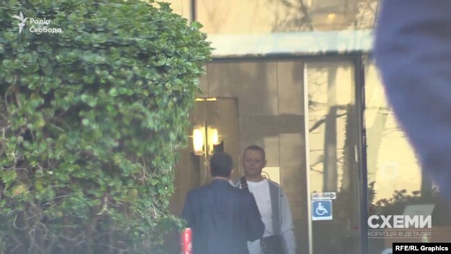 11 квітня до будівлі зайшов чоловік – і там його зустріли ще двоє осіб 11 квітня до будівлі зайшов чоловік – і там його зустріли ще двоє осіб