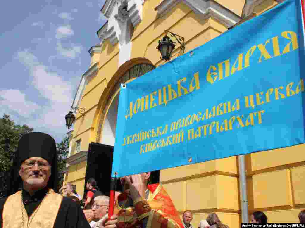 До Києва приїхали віряни Київського патріархату з усіх регіоів України.