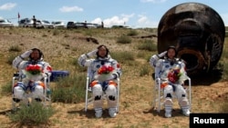 Arritja e astronautëve kinezë në Tokë
