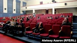 Фильм қазір КИМЭП-ке берілген бұрынғы партия мектебі ғимаратында өтті. Алматы, 27 ақпан 2014 жыл.