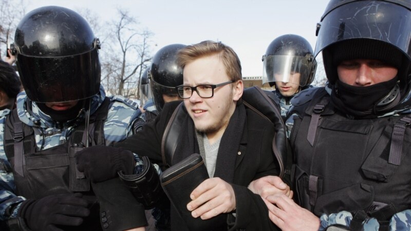 В России продолжают задерживать, допрашивать и судить участников акций 26 марта