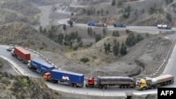شماری از لاری‌های اموال صادراتی و وارداتی میان افغانستان و پاکستان