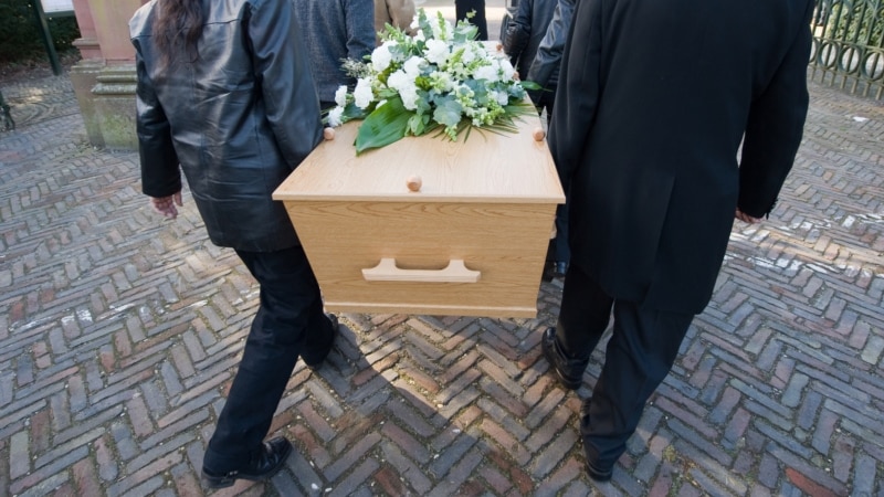 Грчката црква одбива верски погреби на кремирани покојници