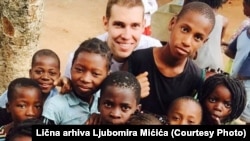 Na 135.000 stanovnika Mozambika dođe tek jedan stomatolog: Ljubomir sa djecom