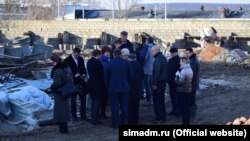 Російська влада Сімферополя на місці майбутнього притулку для тварин у Сімферополі, січень 2019 року