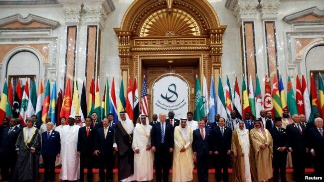 Donald Trump sa saudijskim kraljem salmanom i liderima arapskih zemalja