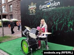 Сьвяточная атмасфэра ў цэнтры гораду за некалькі гадзінаў да фіналу