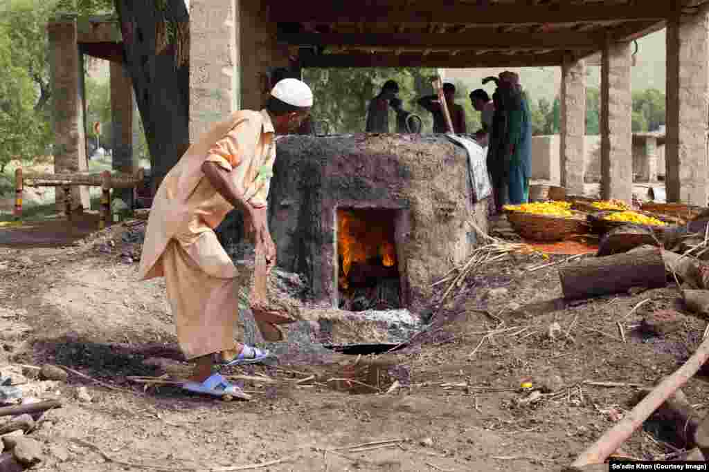 Dates are cooked at an optimum temperature for 15 minutes. Mohammed Nazir maintains the temperature by adding firewood to the furnace frequently.