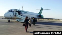 Самолет "Туркменских авиалиний" (архивное фото)  