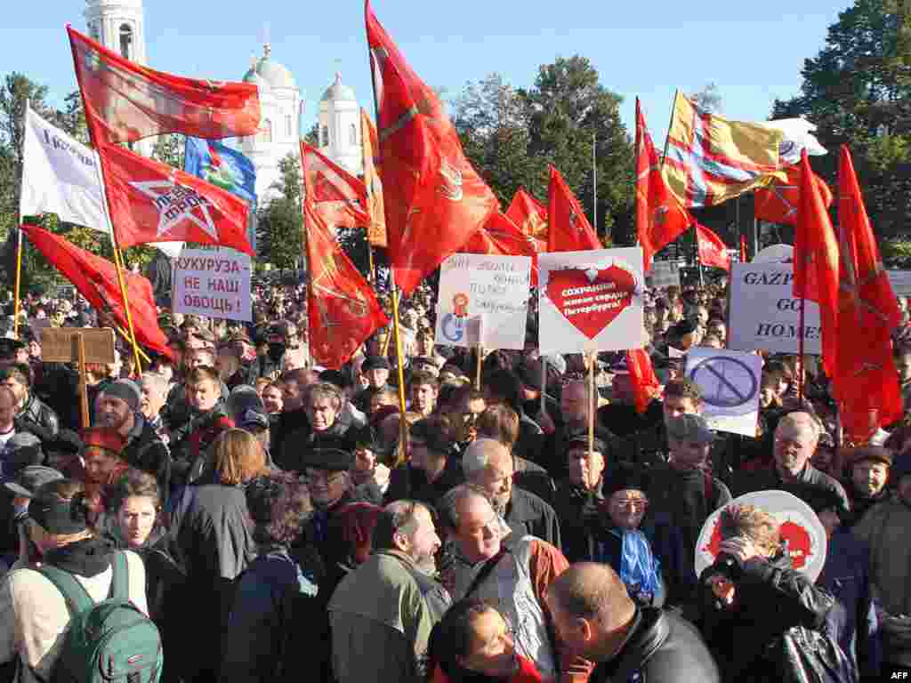 Rusija - Protiv gradnje nebodera - Oko 3000 gradjana St. Petersburga je protestiralo protiv gradnje kontraverznog nebodera GASPROMA, ruskog energetskog giganta.