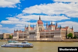 Будівля парламенту Угорщини в Будапешті