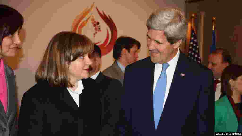 Doi miniştri de externe, Natalia Gherman şi John Kerry