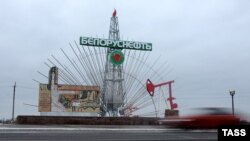 С 1 по 25 июня, по данным Центра ценовых индексов, Беларусь экспортировала в Россию 141 тысячу тонн бензина (фото иллюстративное)