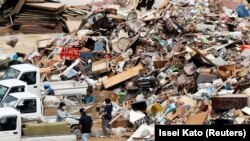 Kamare nakupljenog smeća nakon razornih poplava, Japan