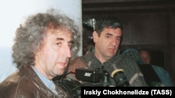 Александр Галин (слева) и Михаил Агранович – оператор-постановщик на съемочной площадке, 1999 год
