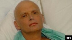 Aleksandr Litvinenko in a London hospital bed in November 2006. 