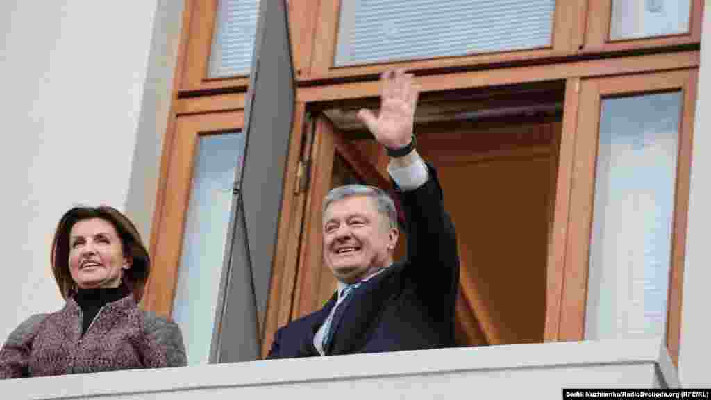 Outgoing Ukrainian President Petro Poroshenko and his wife, Maryna, greet people from the balcony of his office where supporters had gathered to chant "Thank You" on April 22.